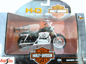 Maisto Harley Davidson 2012 XL 1200V Seventy-Two  1:18 Scale