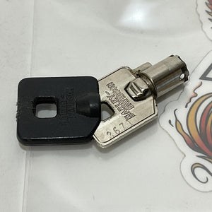 NOS Genuine HARLEY DAVIDSON BARREL KEY OEM CODE 3671 71452-91A