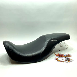 Very Nice! Genuine Harley 2006-2017 Dyna Low Profile Badlander Seat 52284-06