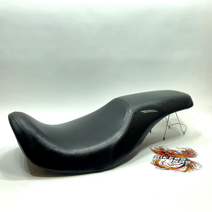 Very Nice! Genuine Harley 2006-2017 Dyna Low Profile Badlander Seat 52284-06