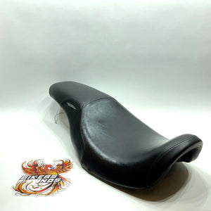 Very Nice! Genuine Harley 2006-2017 Dyna Low Profile Badlander Seat 52284-06