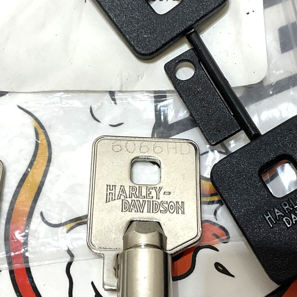 Codekey 375265 NOS Genuine Harley Davidson Barrel Key Set Code 6066 PN 90300043