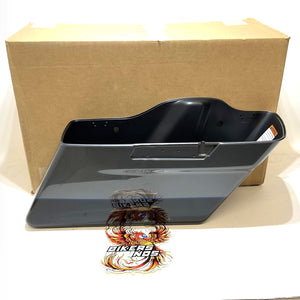 Harley 2014-2025 Touring Right Saddlebag Gauntlet Gray Metallic 90202041ESZ