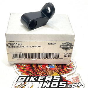 New Genuine Harley 2021-2025 Road King Black Right Turn Signal Mount 67801193